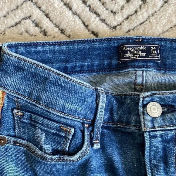 Abercrombie & Fitch Harper Low Rise Ankle Medium Wash with Gold Ribbon Detailing - Picture 2 of 9